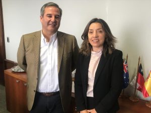 Loreto Bresky, directora de INAPI; junto Ricardo Marquinez,  Gerente de Admin., Fzas y Operaciones de ANA Chile.   